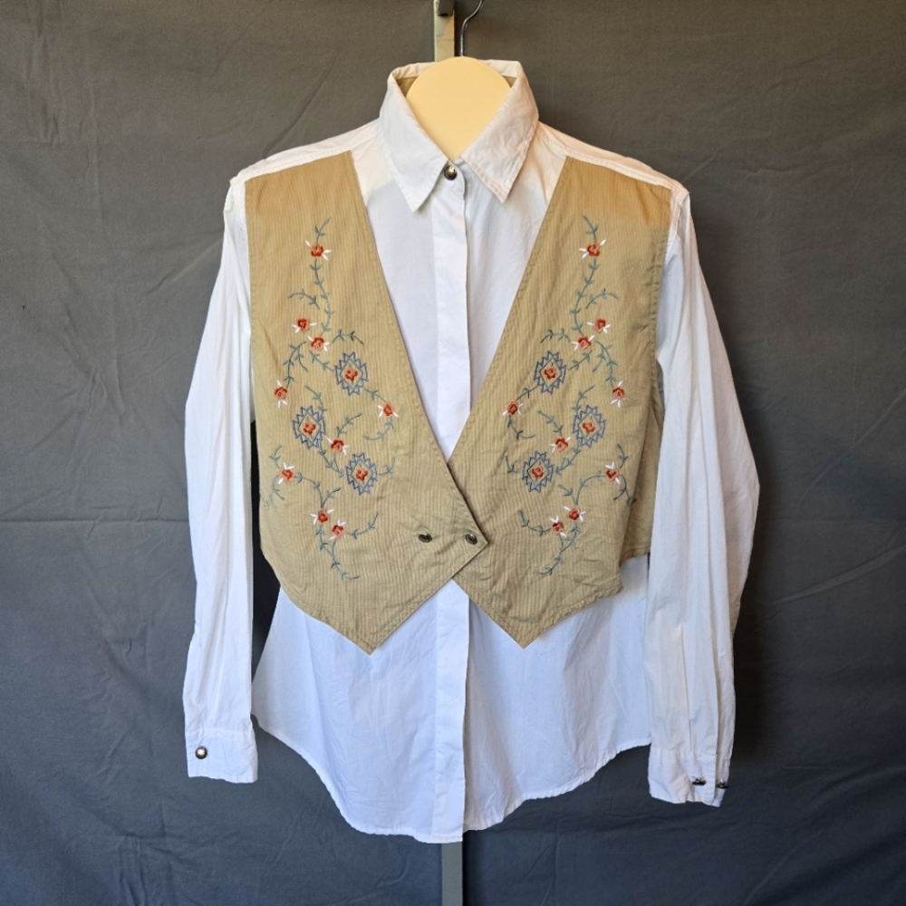 VTG '90's Wrangler Women's Western Shirt w/ Embroidered Corduroy Vest. Size L